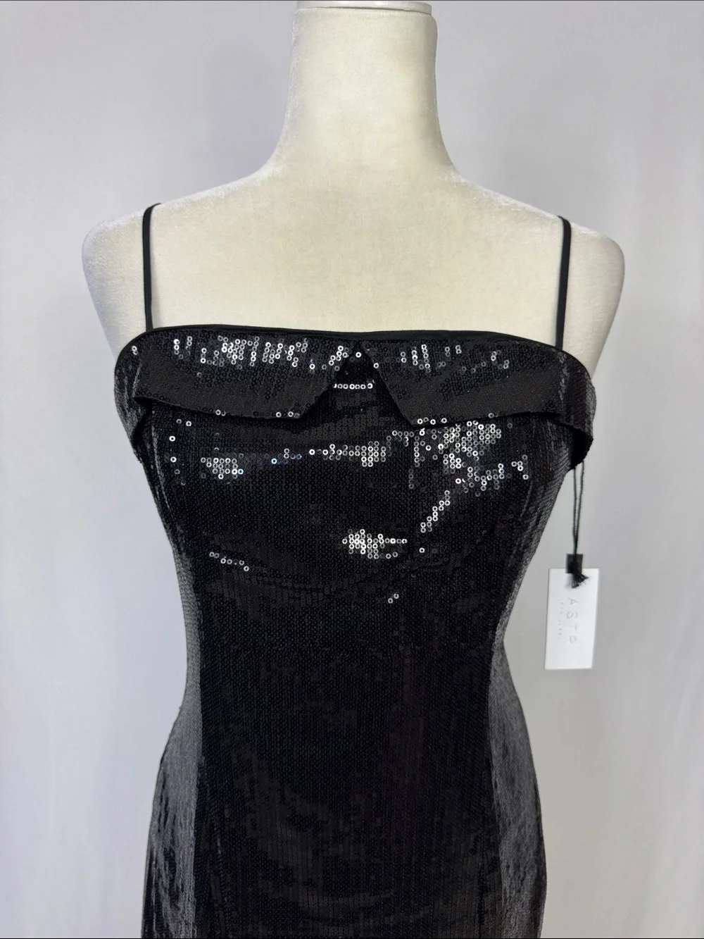 ASTR The Label Sequin Mini Dress Size Medium Black New Sleeveless - Picture 3 of 10